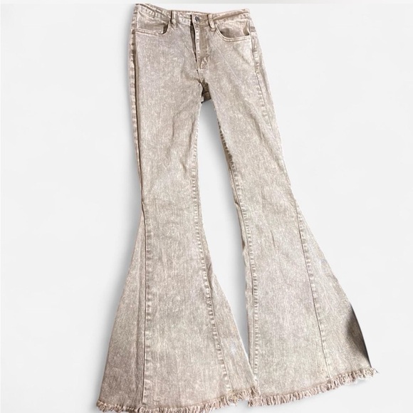 Sunland 17 Frayed Hem Tan Washed Flare Jeans (LONG!!) Size M - Picture 5 of 9